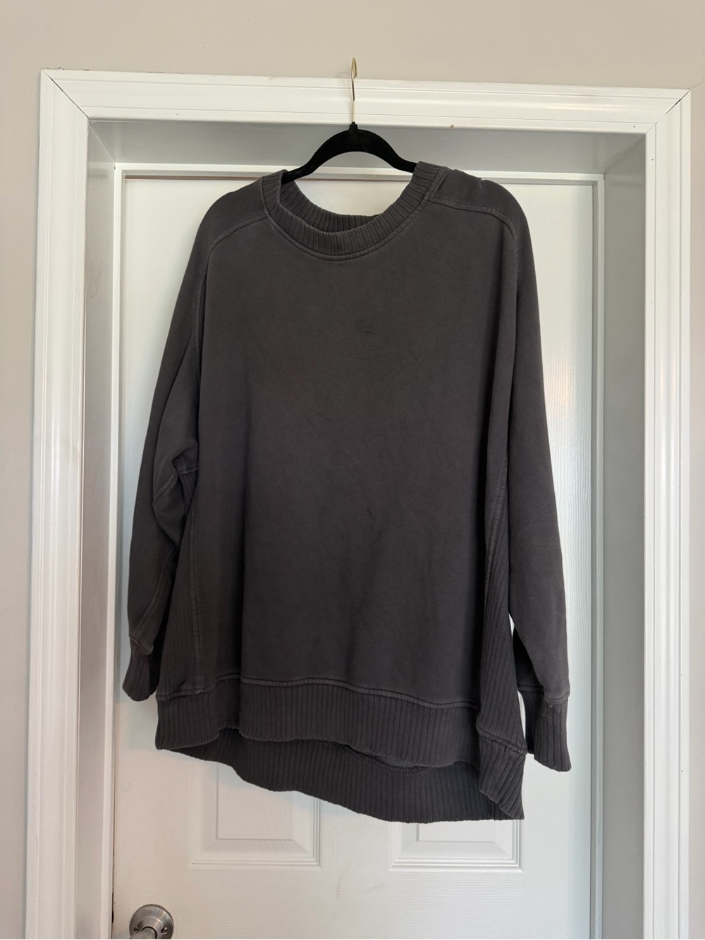aerie women's Crewneck Sweatshirt - Charcoal Gray